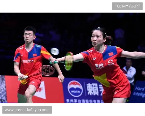 羽毛球运动员被球砸脸仍坚挺,展现不屈的竞技精神