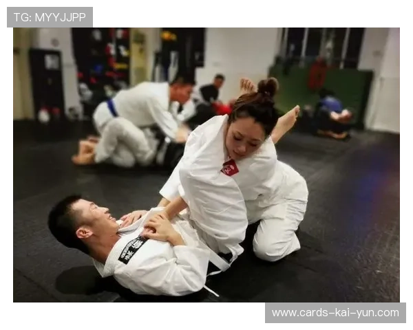 迈向冠军之路:MMA教练公开地面技教学视频,让你一战成名 迈向冠军之路:MMA教练公开地面技教学视频,让你一战成名